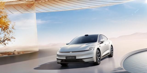 长安启源A06亮相内饰，800V高压平台开启新时代