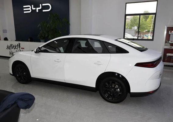 比亚迪E7：为网约车市场量身打造的纯电中型车