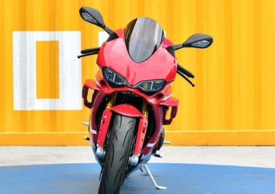 摩迪威800RR：挑战四缸车市场的性价比黑马