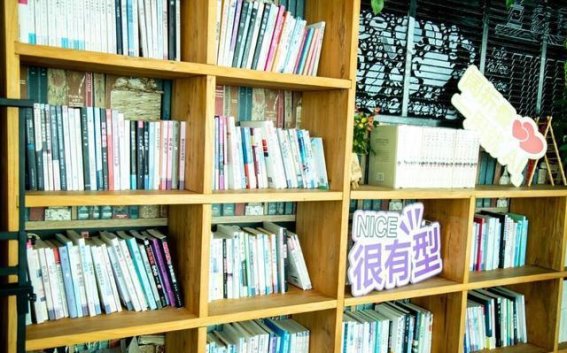 市南区高空网红读书角：为阅读注入新活力