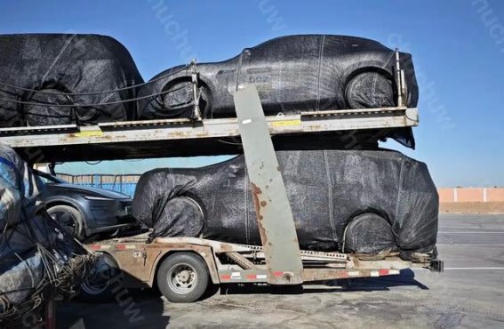 小米昆仑增程SUV曝光，与YU7同框展现大尺寸实力