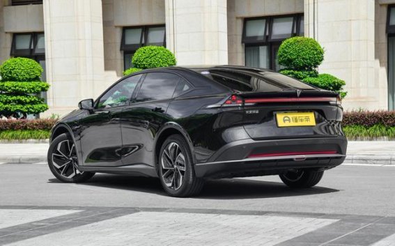 2026款深蓝L07 550Max：为都市生活打造的智能电动先锋