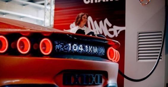 奔驰CONCEPT AMG GT XX实现兆瓦级闪充：一分钟增加125公里续航