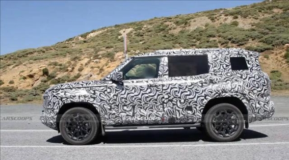 全新三菱帕杰罗谍照曝光：方盒子设计挑战传统形象