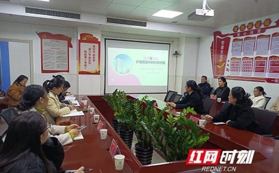 护理科研新机遇：专家授课点亮基层护理人员创新之路