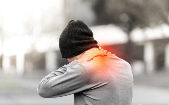 脖子后富贵包越来越大？三招教你轻松消除它