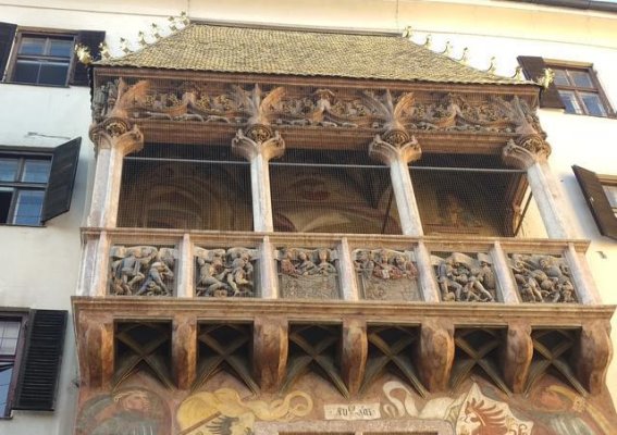 因斯布鲁克：阿尔卑斯山下的宁静与历史