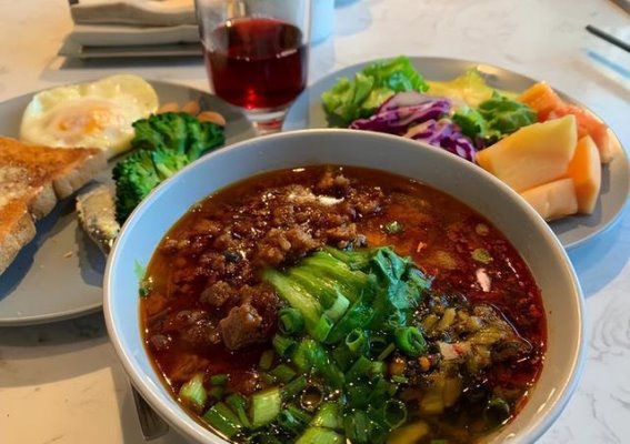 冬日温情——感受寒冷季节中的温暖与节庆氛围