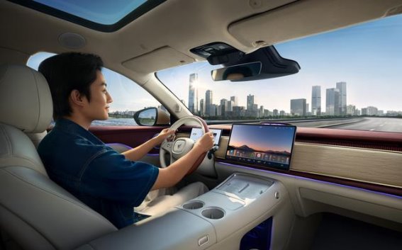 全新岚图知音：重新定义家庭出行的电动未来