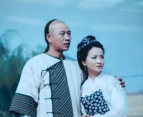 师小红与谢兰的浪漫岁月：从黄瓜花到亲子情深