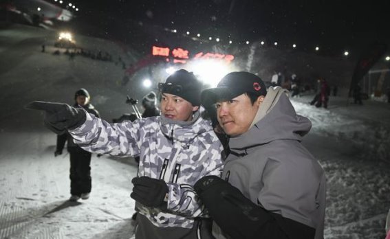 阿勒泰新春冰雪乐章，跃动滑雪激情