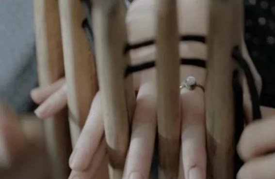 父母对孩子健康的盲目迷信，竟让女童受尽针扎之痛