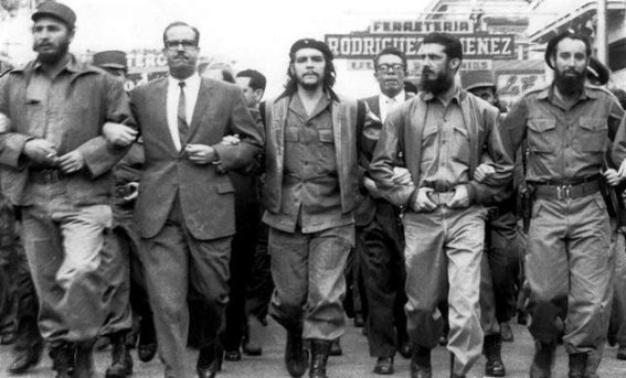 美国外交官的叛变：曼努埃尔·罗恰的古巴谍报之谜