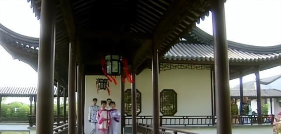《还珠格格》中的幕后小插曲，26年后的穿帮镜头揭秘