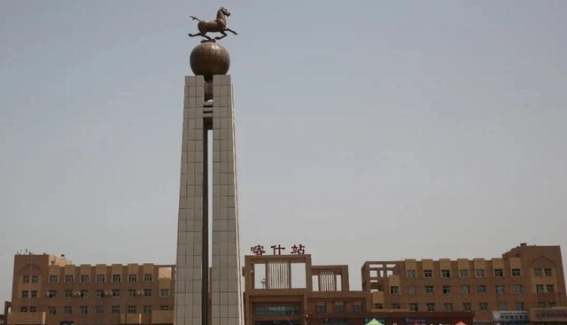 南疆铁路阿克苏至喀什段扩能改造：提升交通脉动，助力西域腾飞