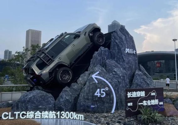 猛士M817：铁血硬派与智能驾控的极致融合
