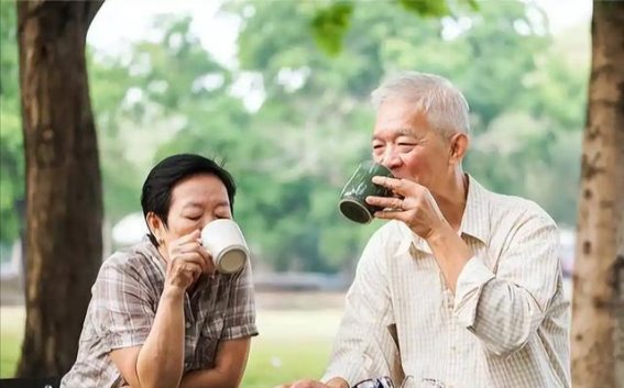 为什么痴呆患者数量不断上升？医生分析：饭后这两种习惯应避免