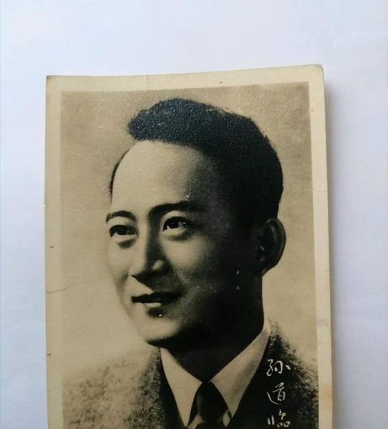 孙道临：书香世家的艺术巨匠与深情爱恋