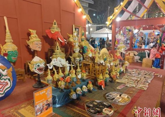 曼谷迎新年倒计时活动盛大举行 吸引全球游客共庆佳节