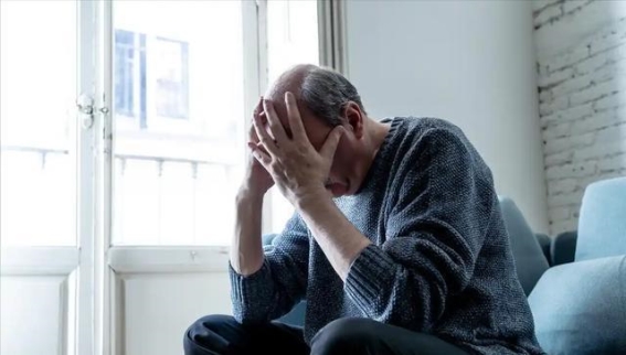 酒后异常反应，医生提醒：及时戒酒，避免身体崩溃