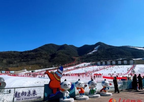 陕西铜川照金滑雪场：点燃冬季激情，畅享冰雪乐趣