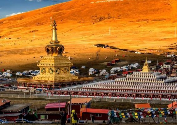 深山中的女性修行净土——四川亚青寺的灵性世界
