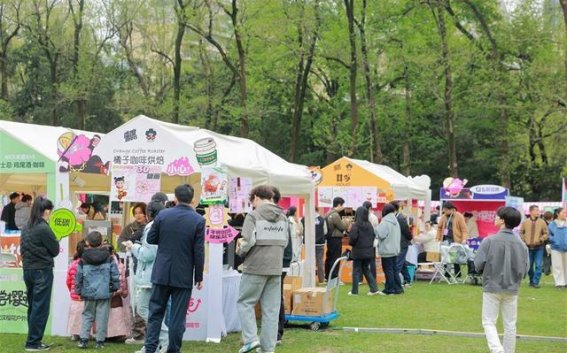 武汉樱花与咖啡的春日联动，创新打造城市消费新体验
