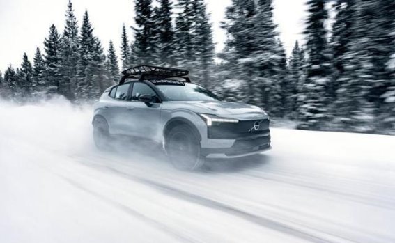 沃尔沃EX30 Cross Country：豪华电动跨界SUV的新选择