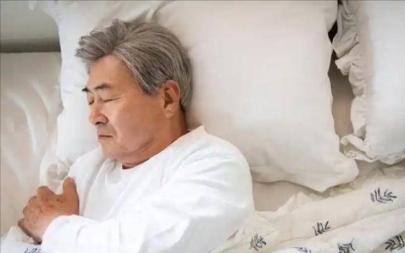 深呼吸对老年人的四大益处，每天10分钟，身体轻松不少