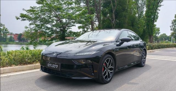2025款东风奕派eπ007：科技与舒适的双重体验，12万级轿跑新选择