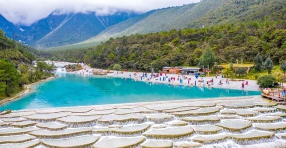 丽江雪山观光火车：开启山地旅游的全新篇章
