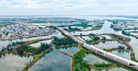 海南环岛旅游公路环新英湾支线北门江特大桥工程即将完工，预计5月实现功能性通车