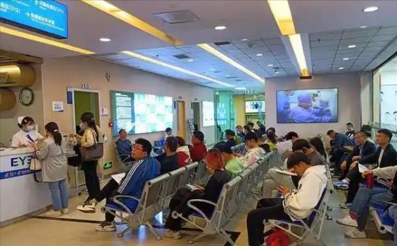 肠癌悄然潜伏，医生提醒：排便出现这些异常，尽早做肠镜检查