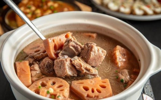 53岁大叔因清淡饮食离世，医生揭示4个健康细节的隐患