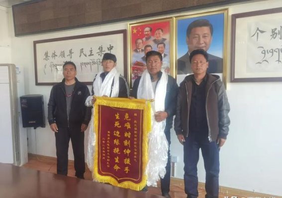跳入怒江勇救两人，这个藏族青年找到了！
