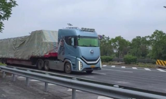 与欧曼银河9并肩，刘师傅的运输新篇章